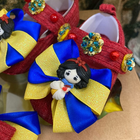 Snow White Baby Shoes - Picture 3 of 5
